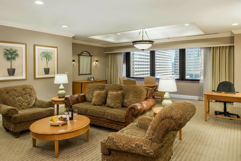 Hilton Indianapolis Hotel & Suites