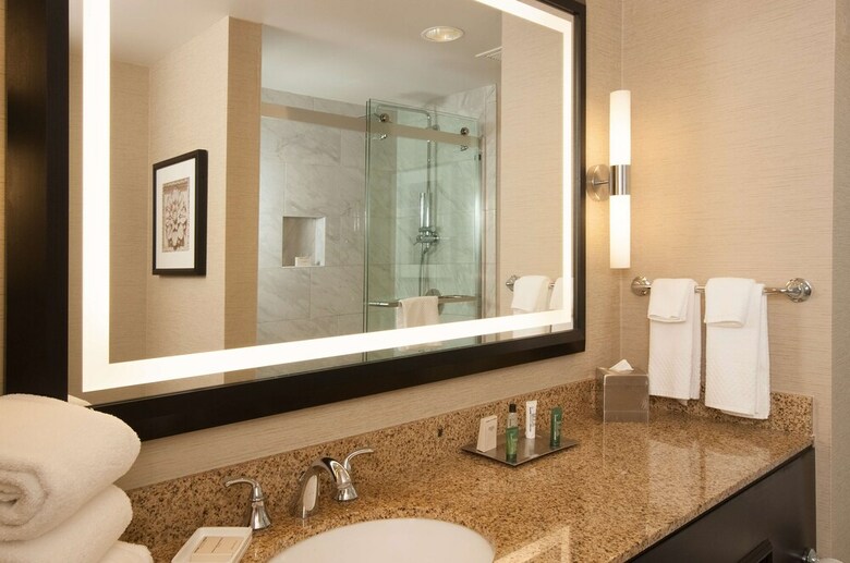 Hilton Indianapolis Hotel & Suites