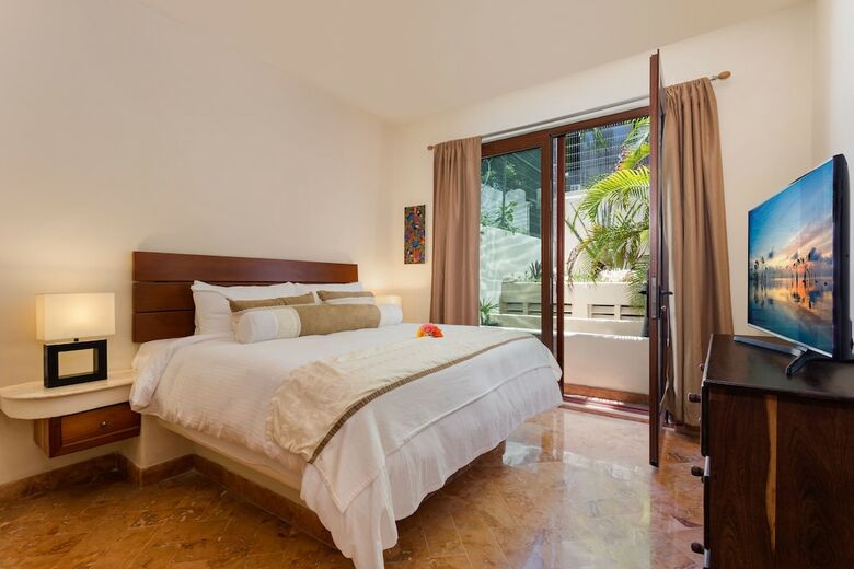 Porto Playa Condo Hotel