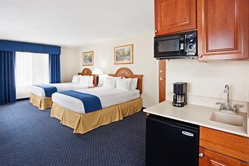 Holiday Inn Express Hotel  Suites Cherokee/ca