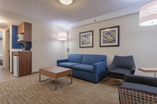 Holiday Inn Express Hotel & Suites Belleville