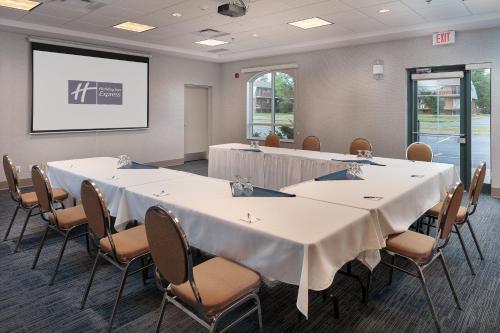 Holiday Inn Express Hotel & Suites Belleville