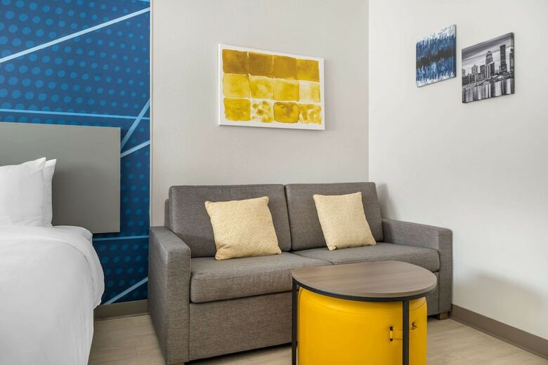 Hotel Comfort Suites Airport