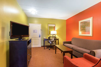 Hotel Comfort Suites East