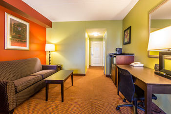 Hotel Comfort Suites East