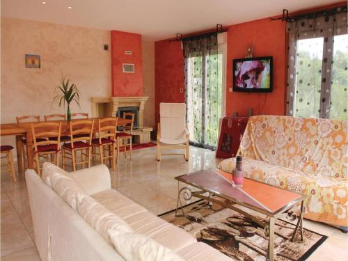 Three-bedroom Holiday Home In Aubenas
