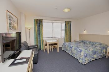 Hotel Mayfair Plaza Motel