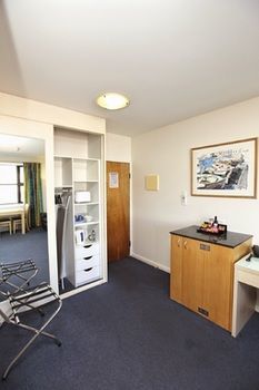 Hotel Mayfair Plaza Motel