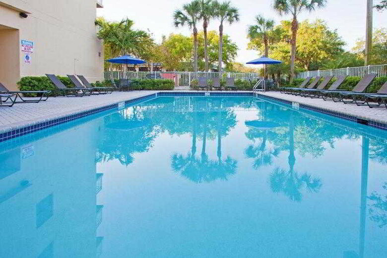 Holiday Inn Express Hotel And Suites