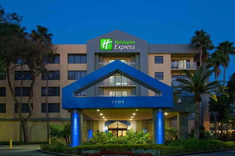 Holiday Inn Express Hotel And Suites