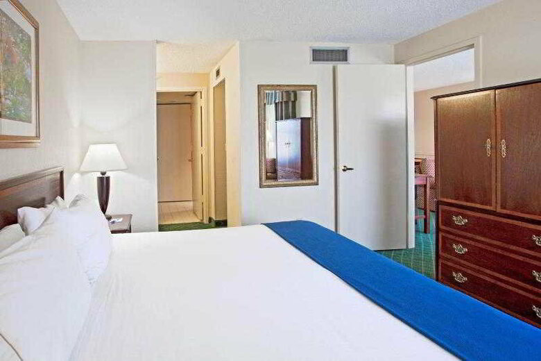 Holiday Inn Express Hotel And Suites