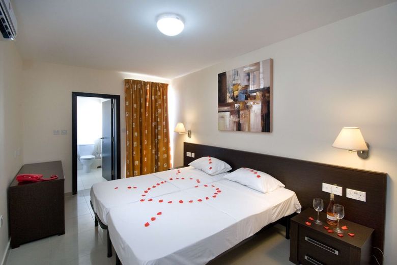 Bayview Hotel & Apartments