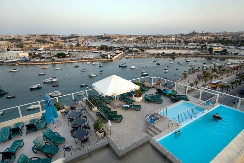 Bayview Hotel & Apartments