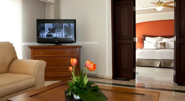 Hotel Villa Mercedes Curio Collection By Hilton