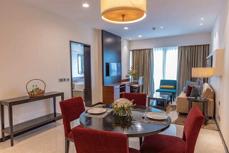 Hotel Somerset Greenways
