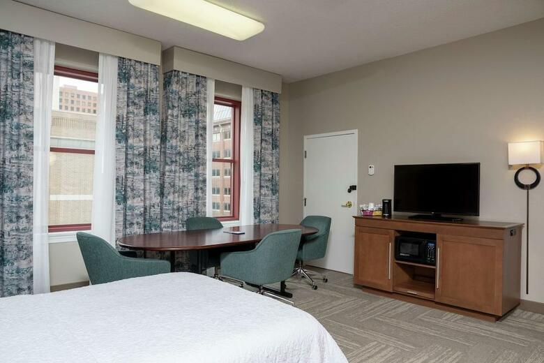Hotel Hampton Inn Downtown, Across From Circle Center
