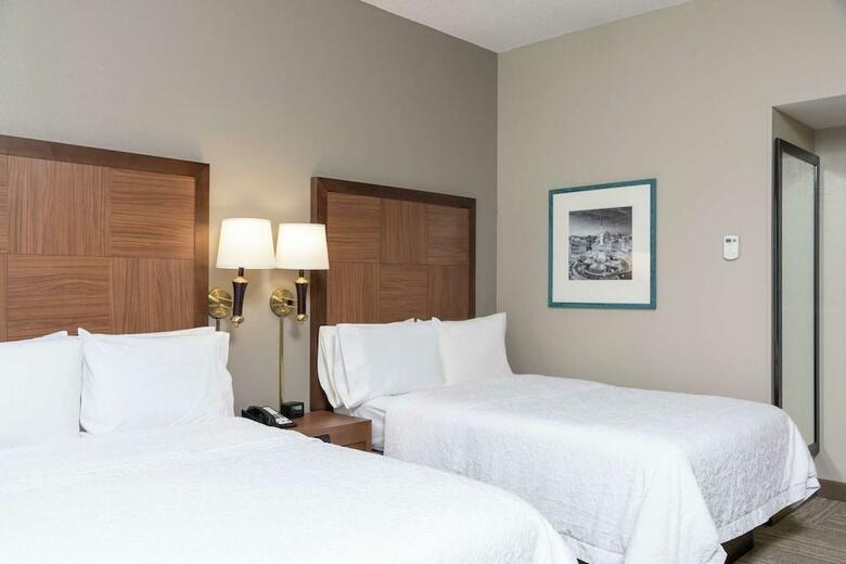 Hotel Hampton Inn Downtown, Across From Circle Center