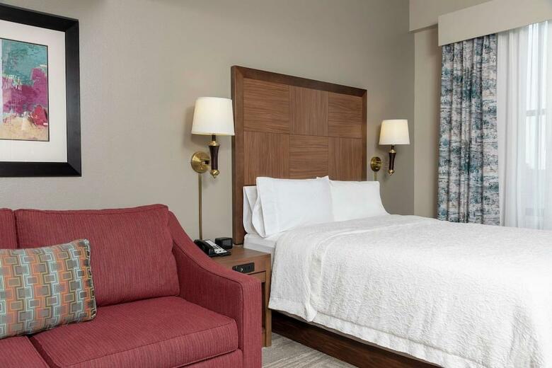Hotel Hampton Inn Downtown, Across From Circle Center