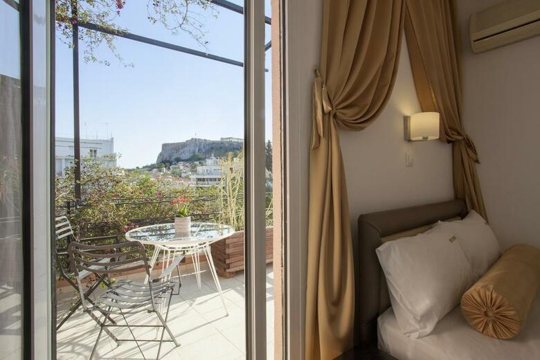 Metropolis Hotel