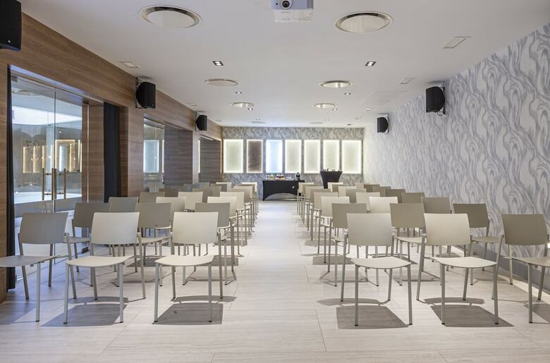 Hotel Macia Sevilla Kubb