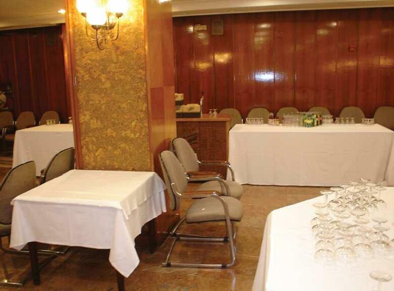 Hotel Macia Sevilla Kubb