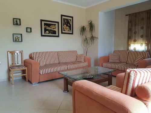 Hostal Eglent's Tourist House