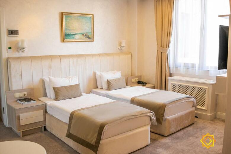 Ganjali Plaza Hotel