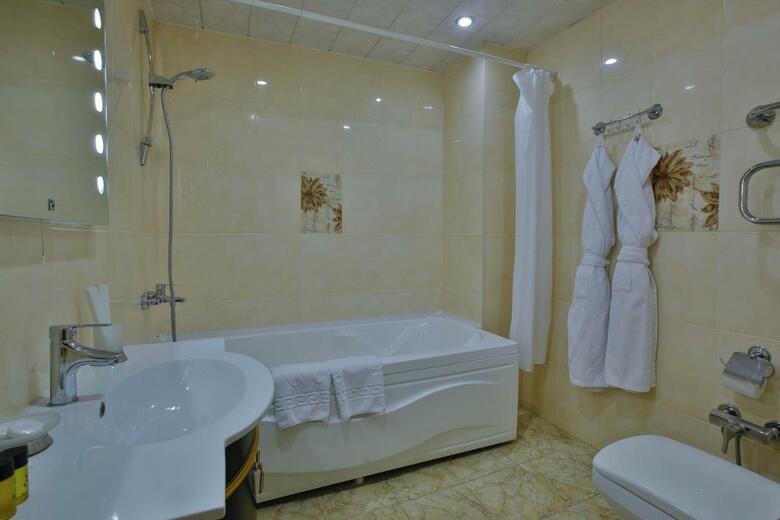 Ganjali Plaza Hotel