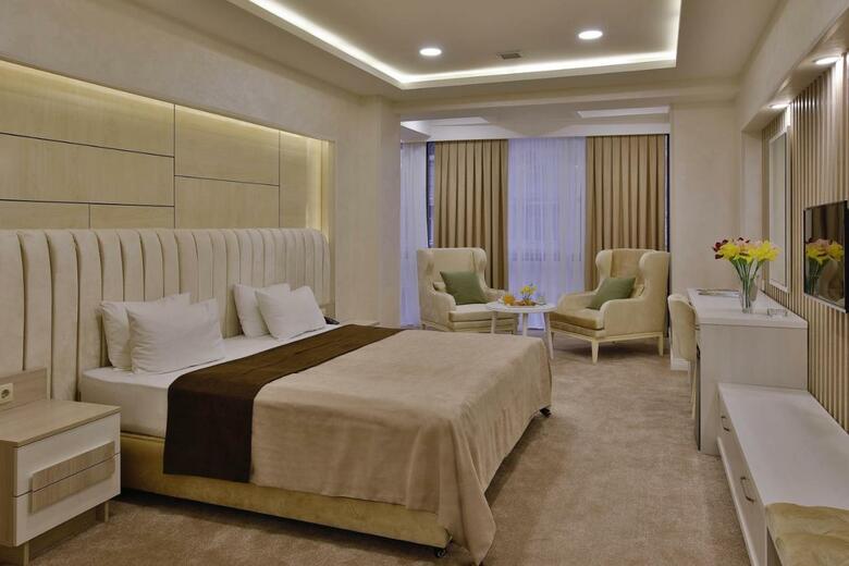 Ganjali Plaza Hotel