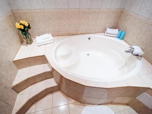 10 Apartment On Ploshad Pobedi