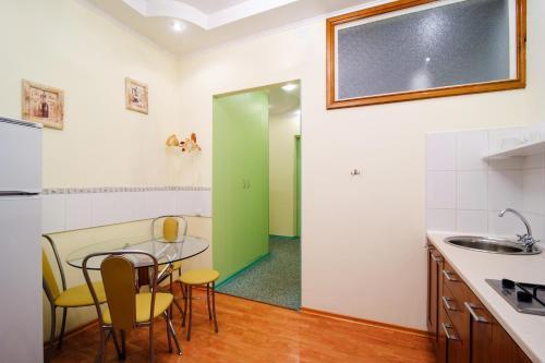 10 Apartment On Ploshad Pobedi