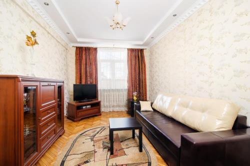 10 Apartment On Ploshad Pobedi