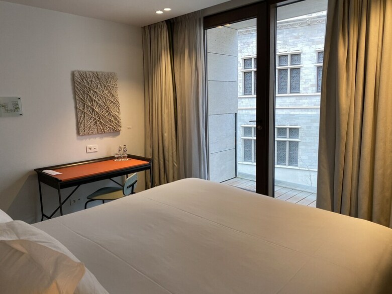 Hotel The Fourth - Tafelrond