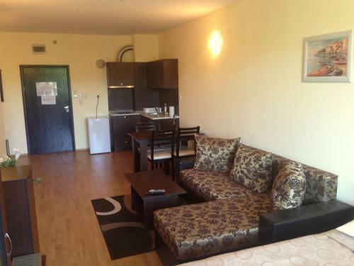 Dilov Apartments In Yalta Golden Sands