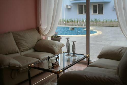 Rose Garden Hotel