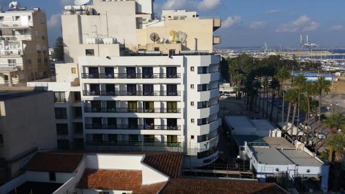 Les Palmiers Sunorama Beach Apartments