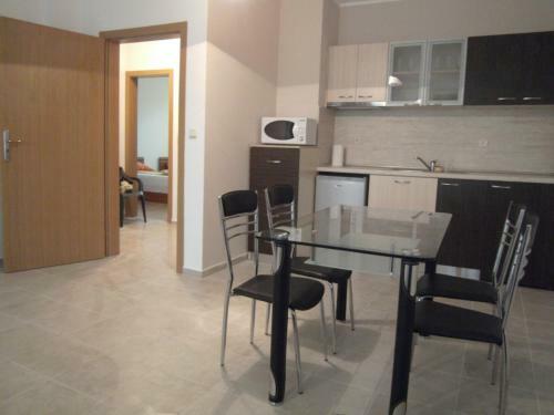 Nicol Apartment In Hermes Complex