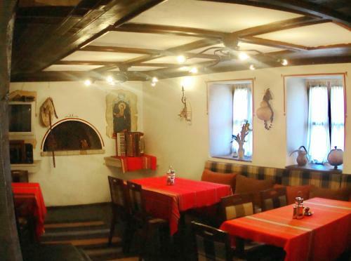 Parlapanova Guest House - Pool Access