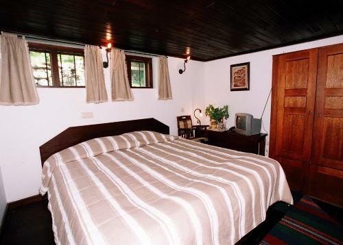 Parlapanova Guest House - Pool Access
