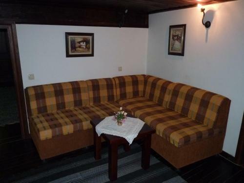 Parlapanova Guest House - Pool Access