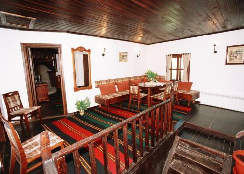 Parlapanova Guest House - Pool Access