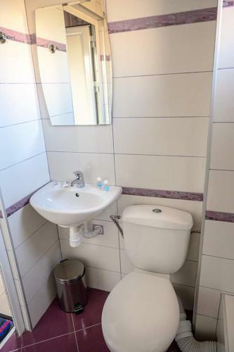 Hostal Guest House Tedi
