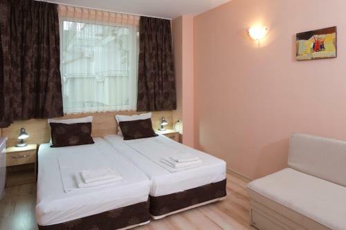 Hostal Atavel Guest House