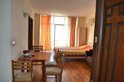 Semiramida Garden Apartment Eh