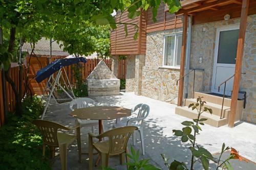 Guest House Dora
