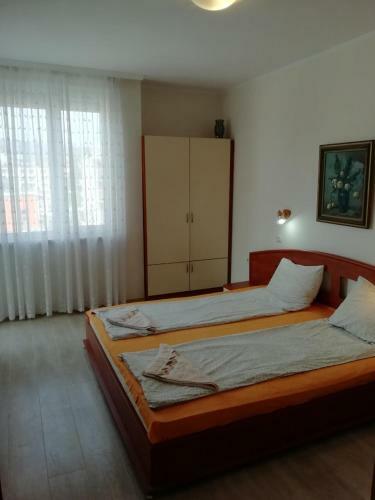 Sunny Fort Apartment