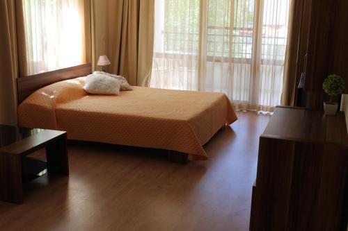Solar Apartments Chateau Valon