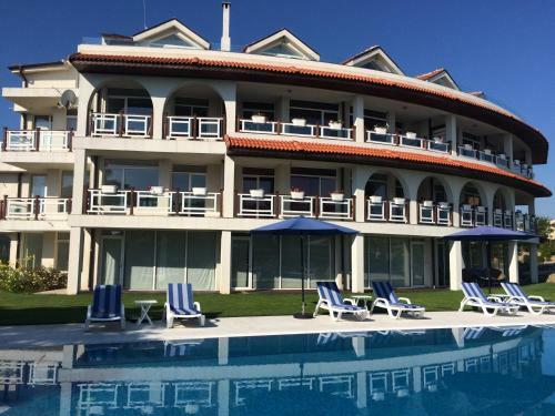 Apolonia Apartments