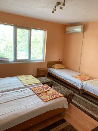 Hostal Guest House Emona