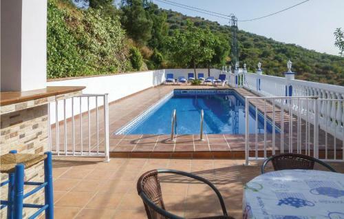 Six-bedroom Holiday Home In Sayalonga